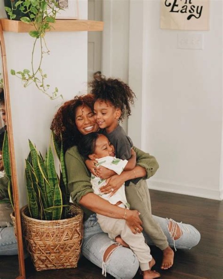 Meet Tate Brother’s Mother Who Raised Them As A Single Mom |